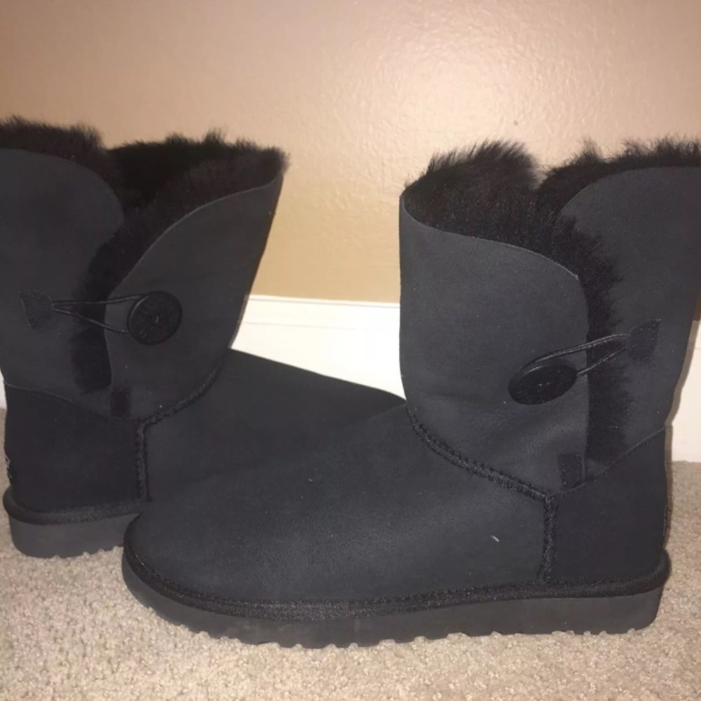 Black ugg boots
